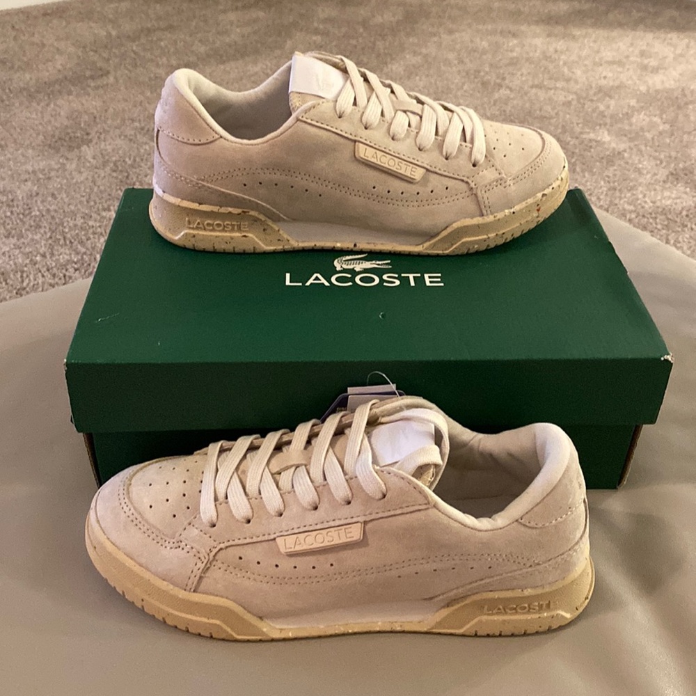 TWIN SERVE LUXE NUBUCK OFF WHITE/LT TAN BRAND NEW IN BOX WITH TAGS.